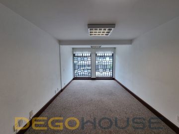 Casa con uso de suelo en venta en la Colonia del Valle Centro