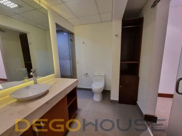 Casa con uso de suelo en venta en la Colonia del Valle Centro