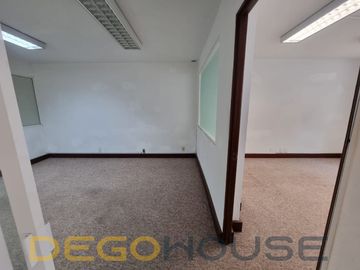 Casa con uso de suelo en venta en la Colonia del Valle Centro