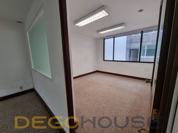 Casa con uso de suelo en venta en la Colonia del Valle Centro