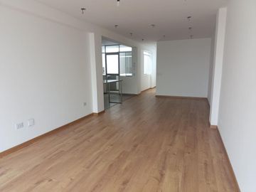 AMPLIO DEPARTAMENTO EN VENTA DE ESTRENO