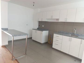 AMPLIO DEPARTAMENTO EN VENTA DE ESTRENO