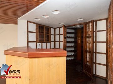 VENTA BELLA CASA FRENTE A PARQUE EN MIRAFLORES, CERCA A LA AV. BENAVIDES