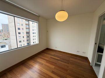 VENTA DEPARTAMENTO TRIPLEX EN ALBERTO ALEXANDER -  LINCE