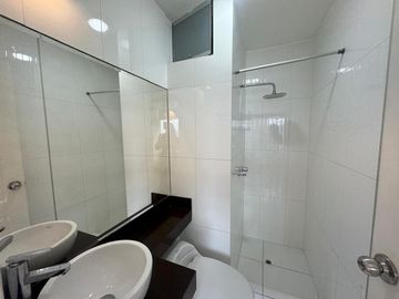 VENTA DEPARTAMENTO TRIPLEX EN ALBERTO ALEXANDER -  LINCE