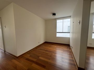 VENTA DEPARTAMENTO TRIPLEX EN ALBERTO ALEXANDER -  LINCE