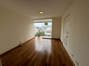 VENTA DEPARTAMENTO TRIPLEX EN ALBERTO ALEXANDER -  LINCE