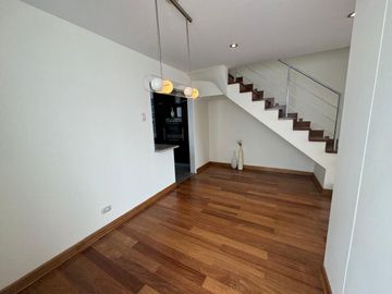 VENTA DEPARTAMENTO TRIPLEX EN ALBERTO ALEXANDER -  LINCE