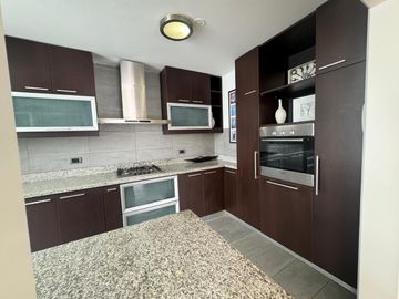 VENTA DEPARTAMENTO TRIPLEX EN ALBERTO ALEXANDER -  LINCE