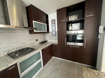 VENTA DEPARTAMENTO TRIPLEX EN ALBERTO ALEXANDER -  LINCE