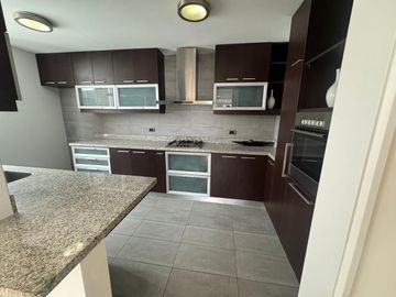 VENTA DEPARTAMENTO TRIPLEX EN ALBERTO ALEXANDER -  LINCE