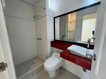 VENTA DEPARTAMENTO TRIPLEX EN ALBERTO ALEXANDER -  LINCE