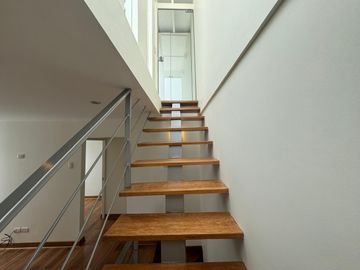 VENTA DEPARTAMENTO TRIPLEX EN ALBERTO ALEXANDER -  LINCE