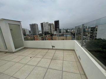 VENTA DEPARTAMENTO TRIPLEX EN ALBERTO ALEXANDER -  LINCE
