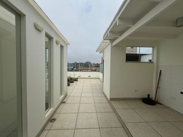 VENTA DEPARTAMENTO TRIPLEX EN ALBERTO ALEXANDER -  LINCE