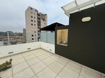 VENTA DEPARTAMENTO TRIPLEX EN ALBERTO ALEXANDER -  LINCE
