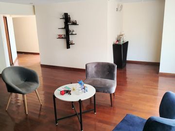 Venta de amplio Departamento  en San Borja - Pentagonito con Estacionamiento
