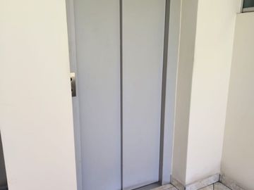 Venta de amplio Departamento  en San Borja - Pentagonito con Estacionamiento