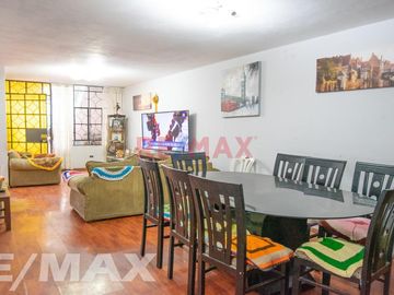 Se Vende Linda Casa Cerca A Parque Entre Av Tomas Valle Y Universitaria Smp