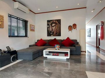 Nice and well-maintained house in the charming area of Siam Home Group in Chakpong
