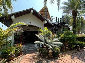 Nice and well-maintained house in the charming area of Siam Home Group in Chakpong