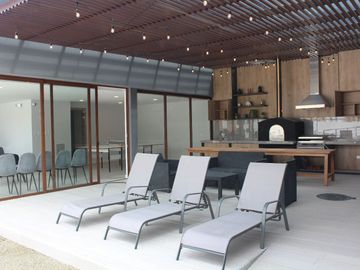 Casas Pomasqui, Bamboo Gardens, 3 pisos, con piscina, cancha, calle Marieta de Veintimilla