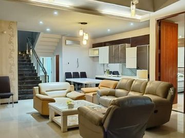 SEWA Rumah San Antonio Pakuwon City