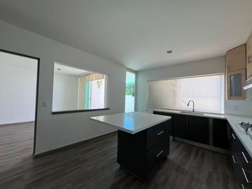 Casa recién remodelada en Cumbres del Lago