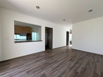 Casa recién remodelada en Cumbres del Lago