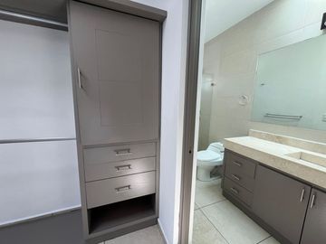 Casa recién remodelada en Cumbres del Lago