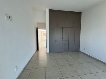 Casa recién remodelada en Cumbres del Lago