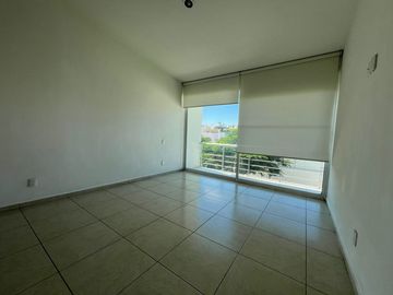 Casa recién remodelada en Cumbres del Lago