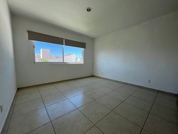 Casa recién remodelada en Cumbres del Lago