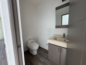 Casa recién remodelada en Cumbres del Lago