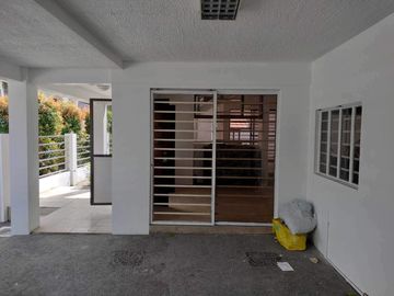 3 Bedrooms Pre-Owned House & Lot for Sale in San Fernando Pampanga