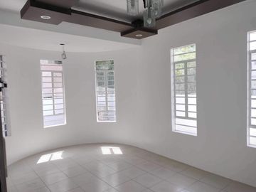 3 Bedrooms Pre-Owned House & Lot for Sale in San Fernando Pampanga