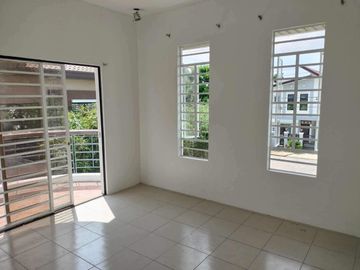 3 Bedrooms Pre-Owned House & Lot for Sale in San Fernando Pampanga