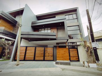 FOR SALE MAJESTIC DESIGN 3 STOREY HOUSE IN BETTER LIVING