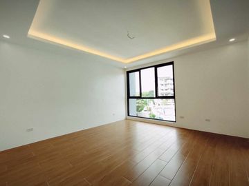 FOR SALE MAJESTIC DESIGN 3 STOREY HOUSE IN BETTER LIVING