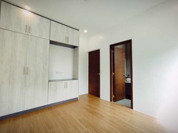 FOR SALE MAJESTIC DESIGN 3 STOREY HOUSE IN BETTER LIVING