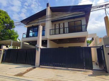 For Sale Stunning Interior Design 2 storey Duplex House in Better Living