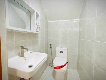 FOR SALE NEWLY MADE SPACIOUS MODERN 2 STOREY HOUSE IN BETTER LIVING