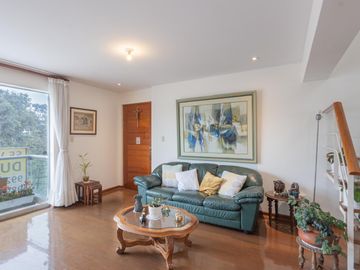 DUPLEX 241 M2 FRENTE A PARQUE, 4 DORM, 3.5 BAÑ, 2 ESTAC $ 330,000