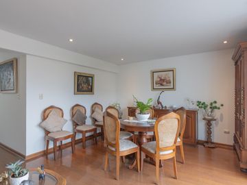 DUPLEX 241 M2 FRENTE A PARQUE, 4 DORM, 3.5 BAÑ, 2 ESTAC $ 330,000