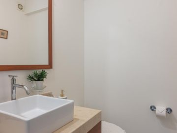 DUPLEX 241 M2 FRENTE A PARQUE, 4 DORM, 3.5 BAÑ, 2 ESTAC $ 330,000