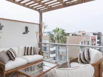 DUPLEX 241 M2 FRENTE A PARQUE, 4 DORM, 3.5 BAÑ, 2 ESTAC $ 330,000