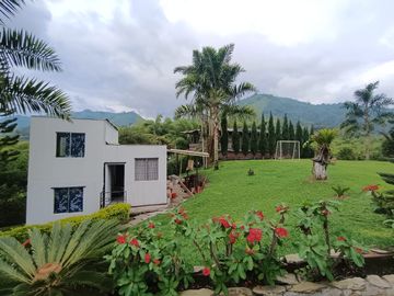 CASA CAMPESTRE EN VENTA