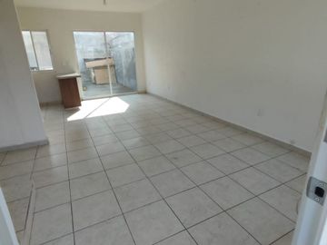 Casa en Fracc. Los Héroes. Cerca de Tamsa y Cd. Industrial. Clúster con alberca y vigilancia