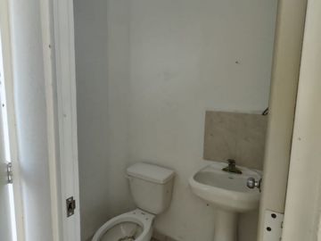 Casa en Fracc. Los Héroes. Cerca de Tamsa y Cd. Industrial. Clúster con alberca y vigilancia