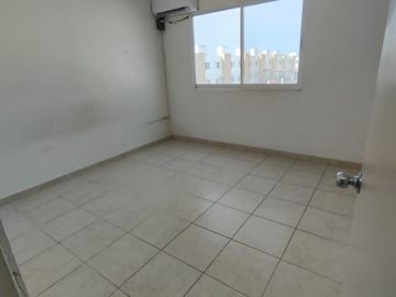 Casa en Fracc. Los Héroes. Cerca de Tamsa y Cd. Industrial. Clúster con alberca y vigilancia